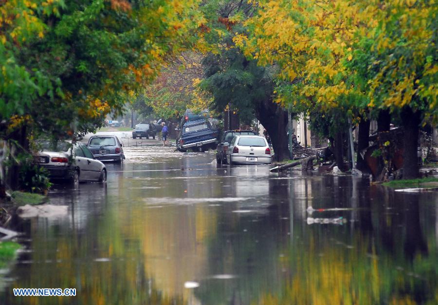 Inundaciones dejan 46 muertos en La Plata, Argentina (7)