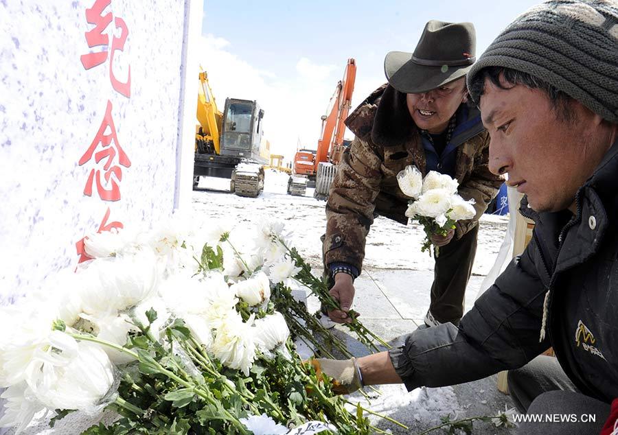 Exclusiva de China: Realizan servicio conmemorativo de víctimas de alud en Tíbet 
