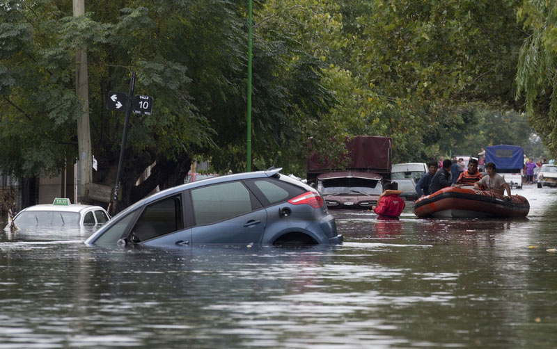 Graves inundaciones dejan al menos 58 muertos en Argentina 7