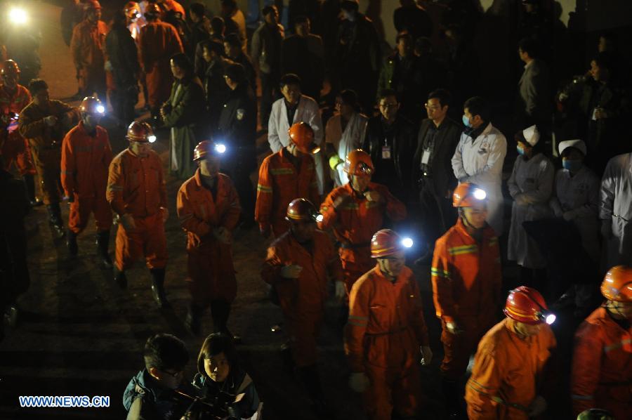 Rescatados tres mineros en suroeste de China