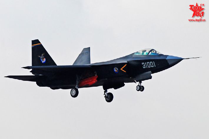 Imágenes de cazas J-31 de China (5)