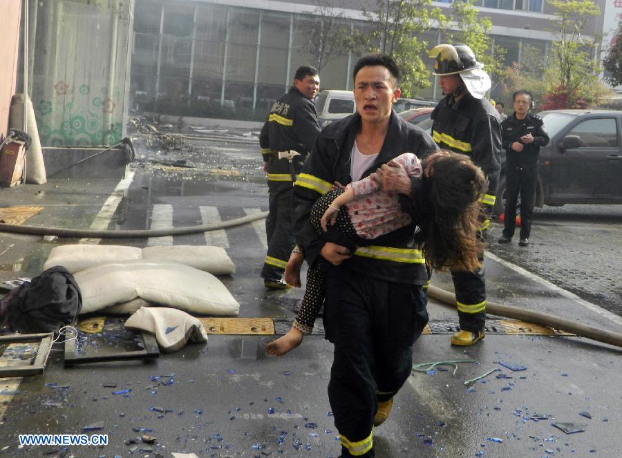 Crece a 13 cifra de muertes por incendio en hotel de centro de China