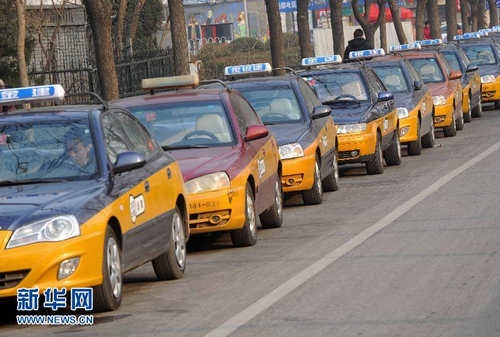 Reajustarán sistema tarifario de taxis en Pekín