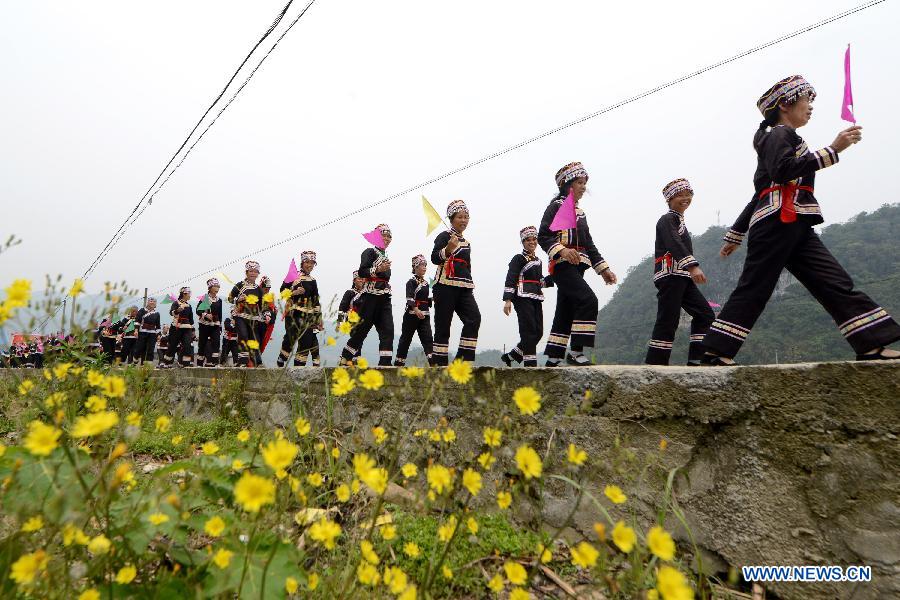 Celebran feria del templo en la región autónoma Zhuang de Guangxi 9