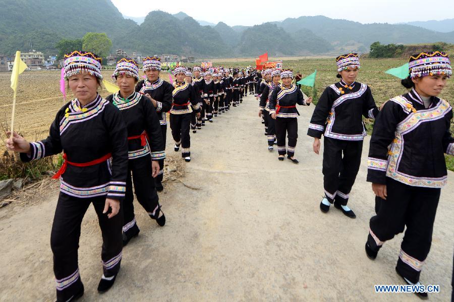 Celebran feria del templo en la región autónoma Zhuang de Guangxi 3