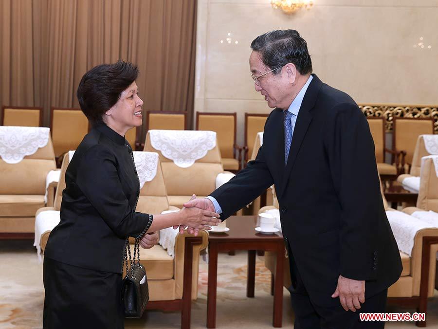 Máximo asesor político de China se reúne con delegación camboyana