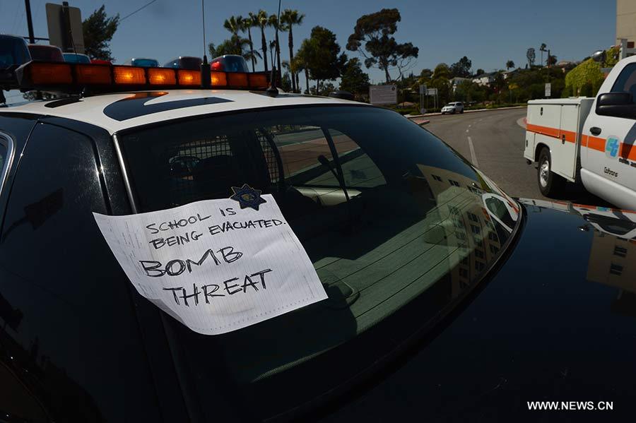 Evacuan universidad de Los Angeles por amenaza de bomba