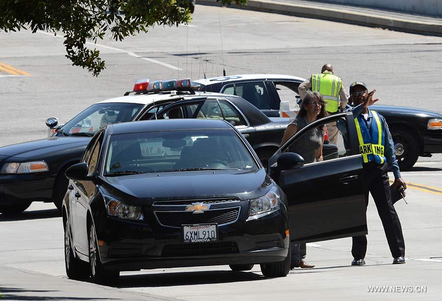 Evacuan universidad de Los Angeles por amenaza de bomba