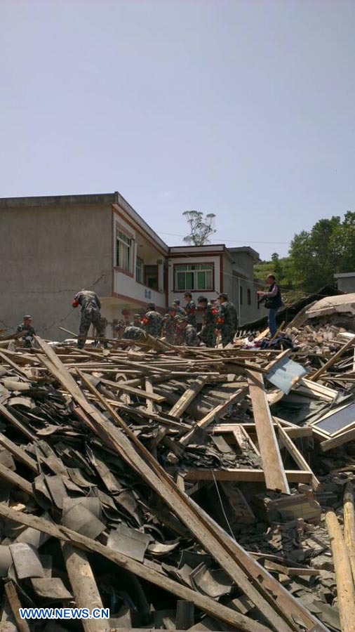Asciende a 71 el número de muertos en terremoto en suroeste de China  (10)