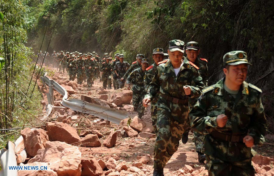 Más de 6.000 soldados desplegados tras terremoto de 7,0 grados en China 
