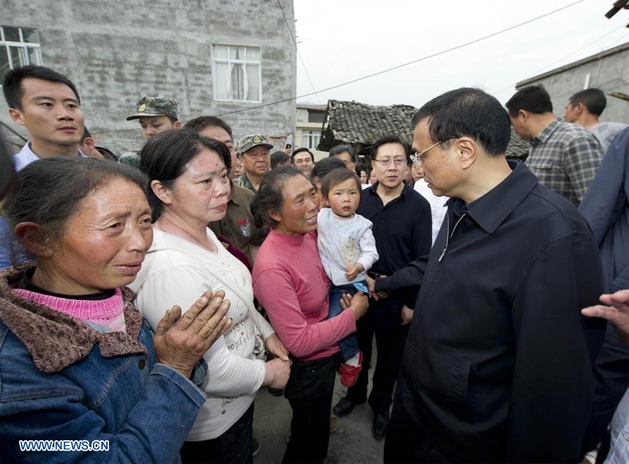 RESUMEN: Premier chino visita área de sismo 10