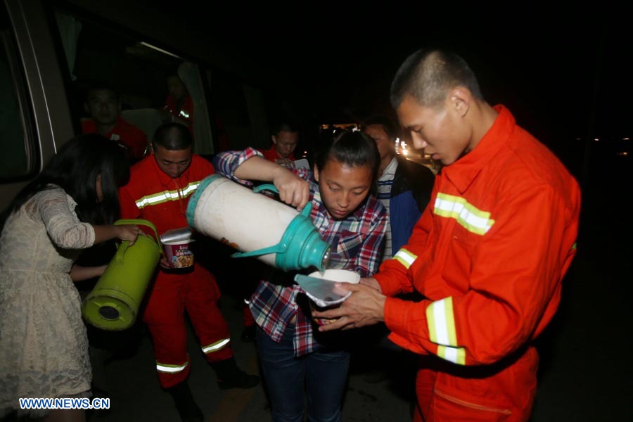 160 muertos en terremoto en suroeste de China  (29)