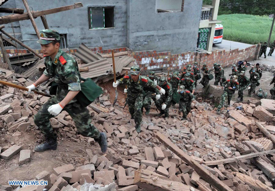 160 muertos en terremoto en suroeste de China 