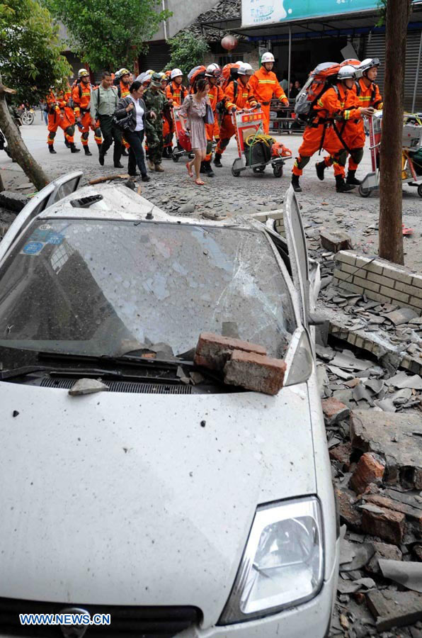 160 muertos en terremoto en suroeste de China  (10)