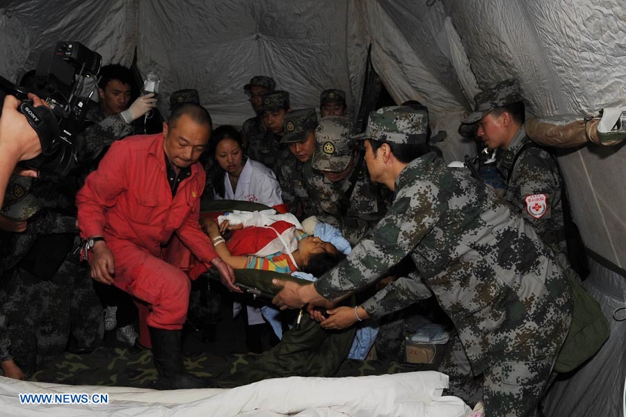 160 muertos en terremoto en suroeste de China  (11)