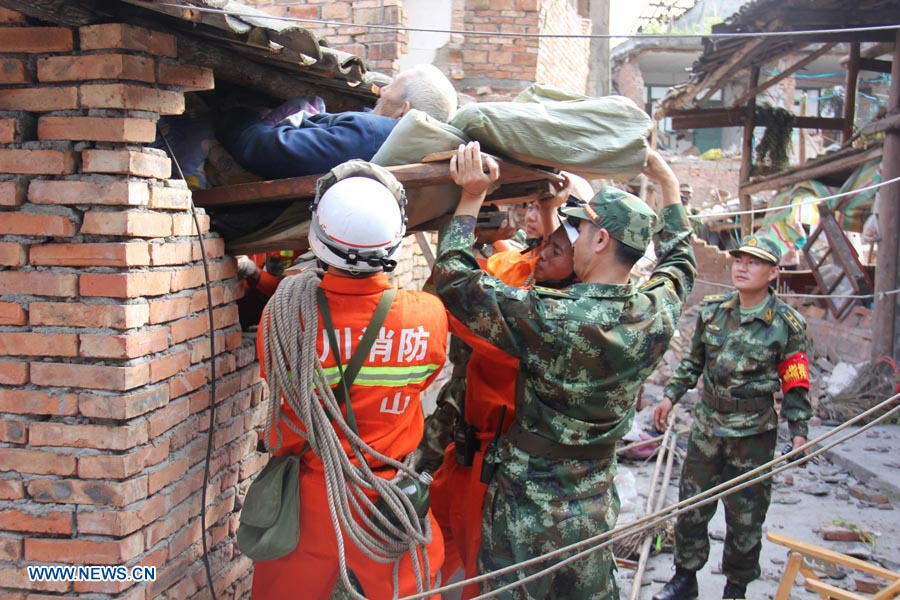 160 muertos en terremoto en suroeste de China  (7)