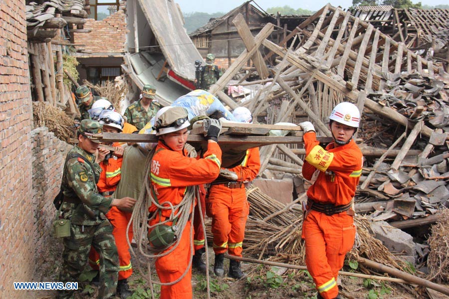 Bomberos rescatan a 93 sobrevivientes de sismo  2
