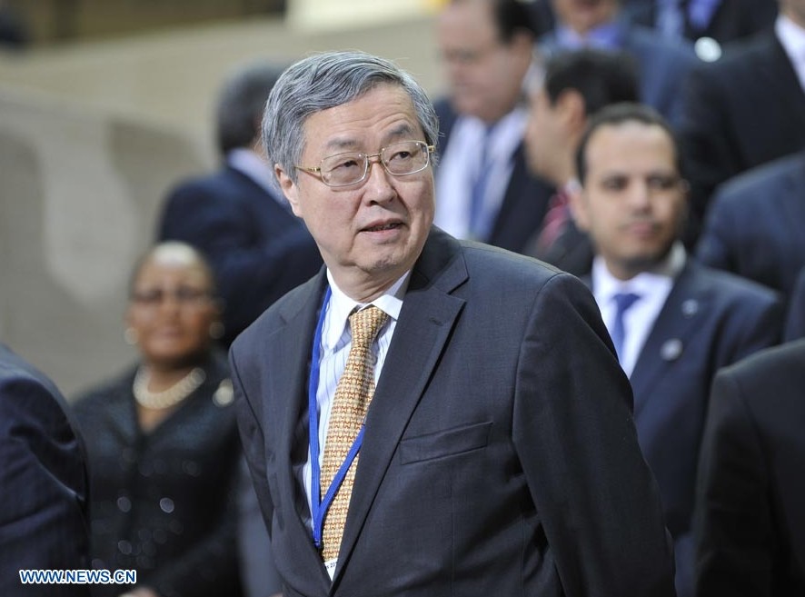 Gobernador de banco central de China pide sólido crecimiento global y reforma del FMI 