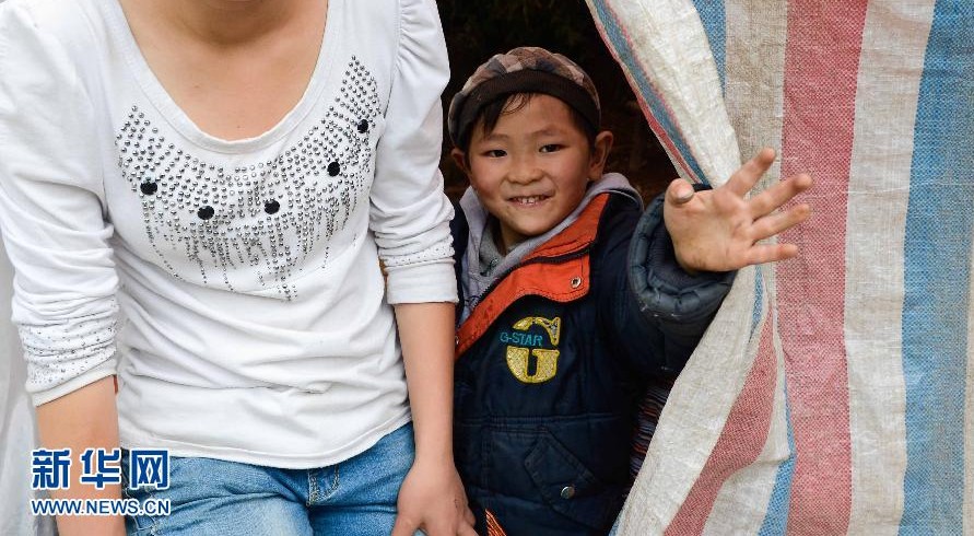 Sonrisas de los niños en las zonas afectadas por el terremoto