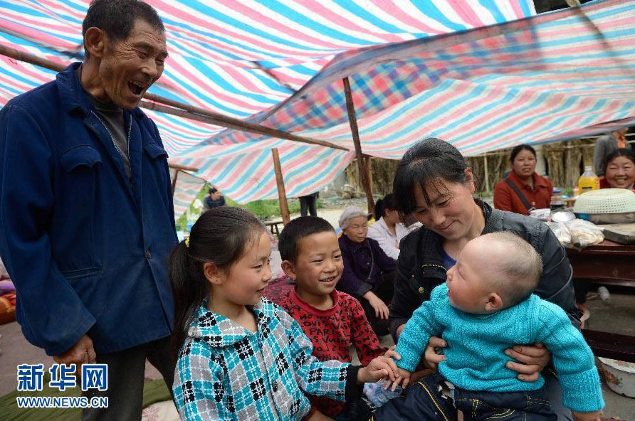 Sonrisas de los niños en las zonas afectadas por el terremoto 5