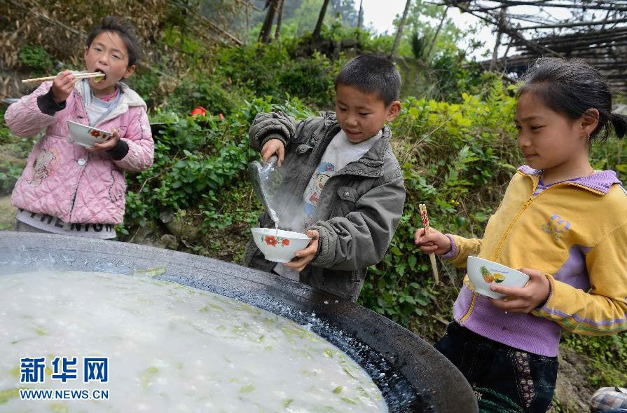 Sonrisas de los niños en las zonas afectadas por el terremoto 3