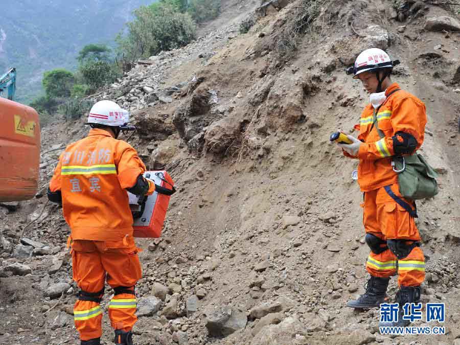 Asciende a 193 número de muertos en terremoto de Lushan en suroeste de China