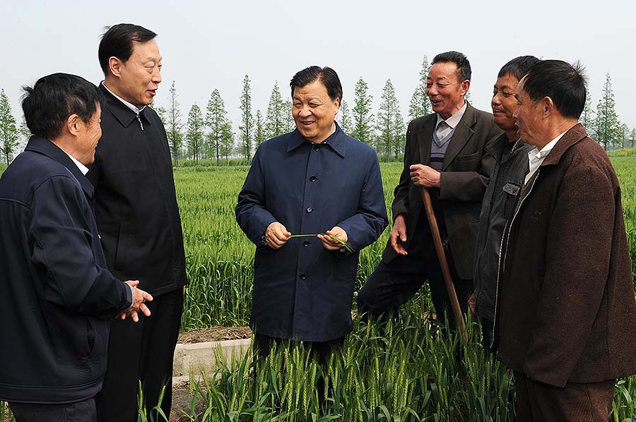 Liu Yunshan pide creación de riqueza para campesinos