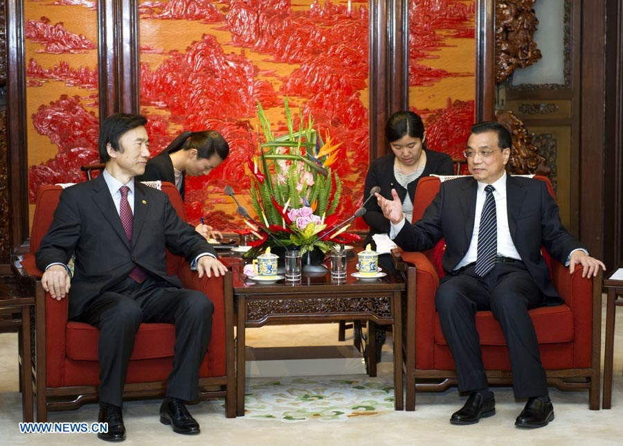 Primer ministro chino conversa con canciller surcoreano