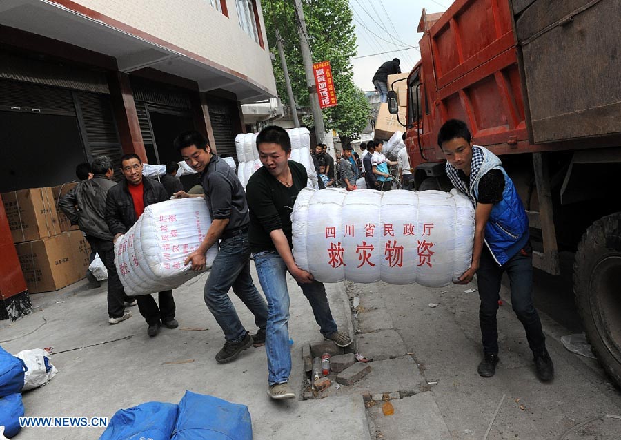 Crece a 196 cifra de muertes por terremoto en Lushan, China