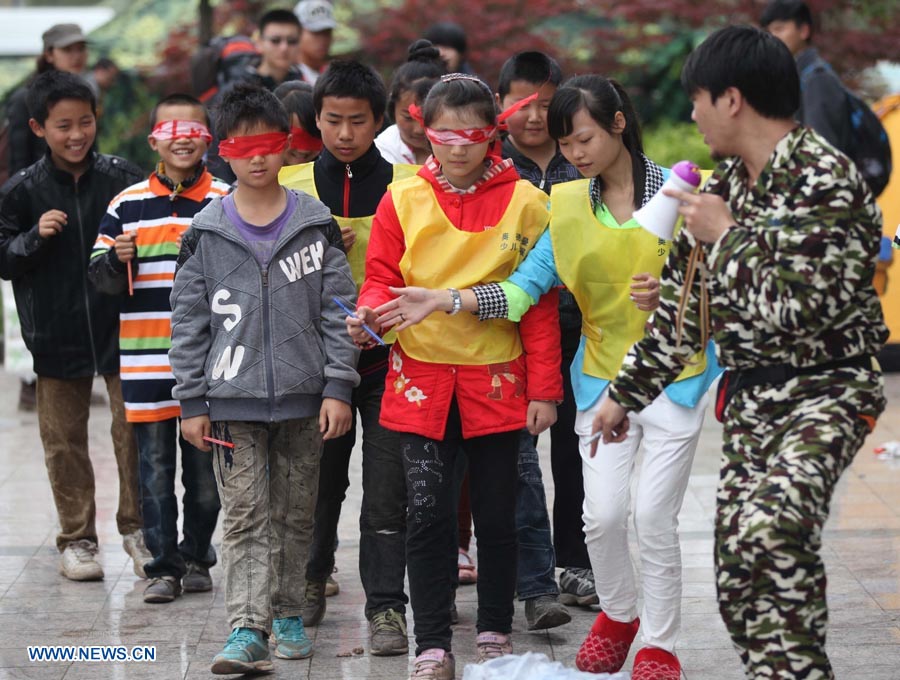 Crece a 196 cifra de muertes por terremoto en Lushan, China