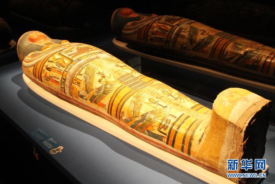 Exhiben por primera vez momia egipcia de 3.000 años en Singapur (3)