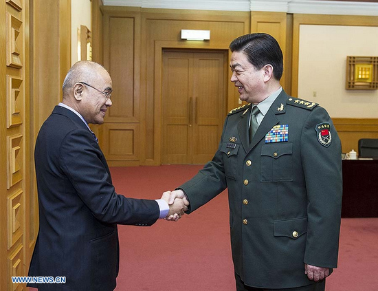 Ministro de Defensa Nacional chino se reúne con alto oficial filipino