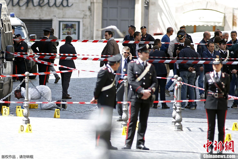 Tiroteo frente a la oficina del primer ministro de Italia deja 3 heridos 5