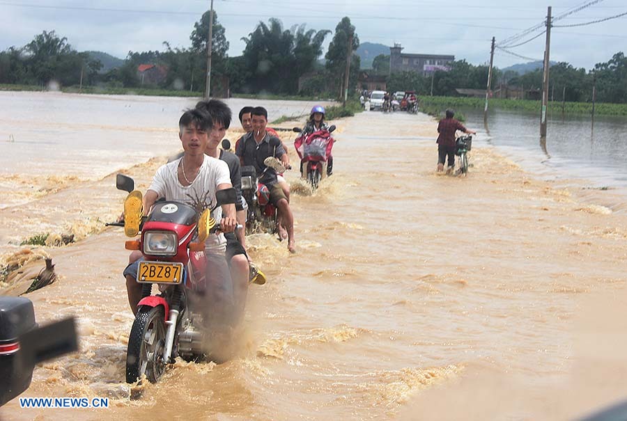 Lluvias torrenciales dejan 5 muertos y más de 200.000 damnificados en sur de China