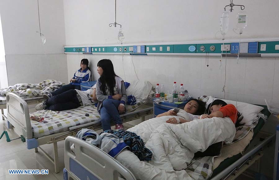 Hospitalizan a 73 estudiantes por intoxicación con alimentos en centro de China