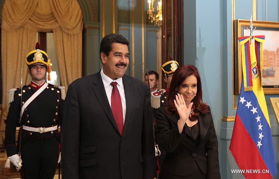 Presidente de Venezuela recuerda a Chávez y a Kirchner en Argentina