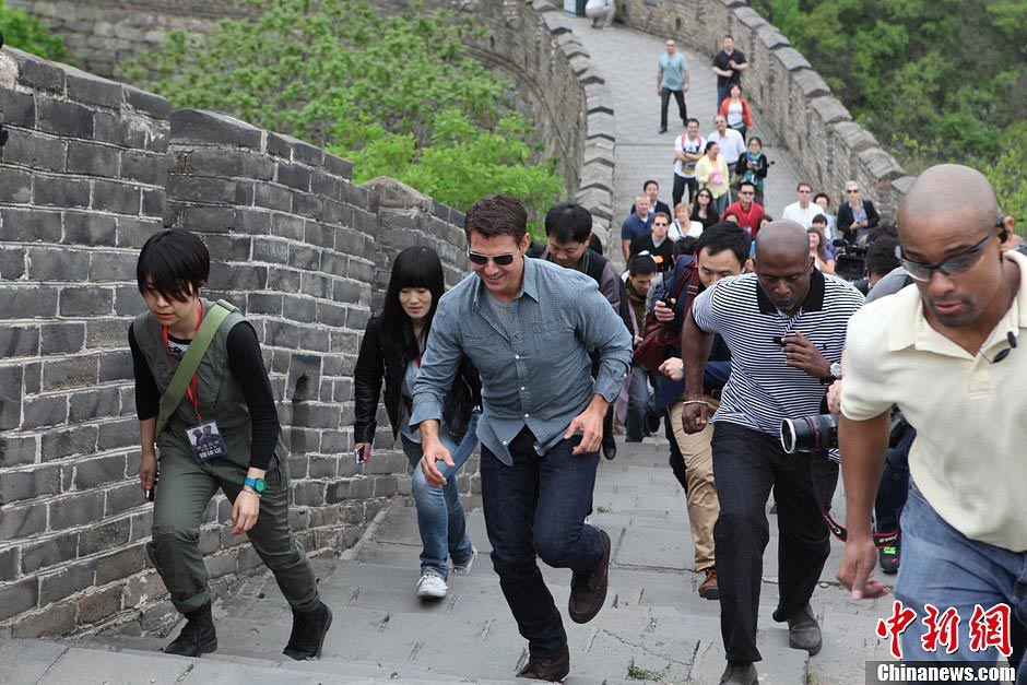 Tom Cruise llega a la Gran Muralla durante su visita para promocionar Oblivion 7