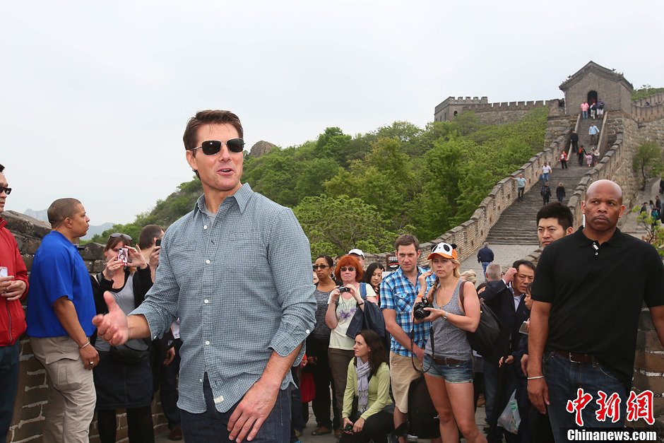 Tom Cruise llega a la Gran Muralla durante su visita para promocionar Oblivion 5
