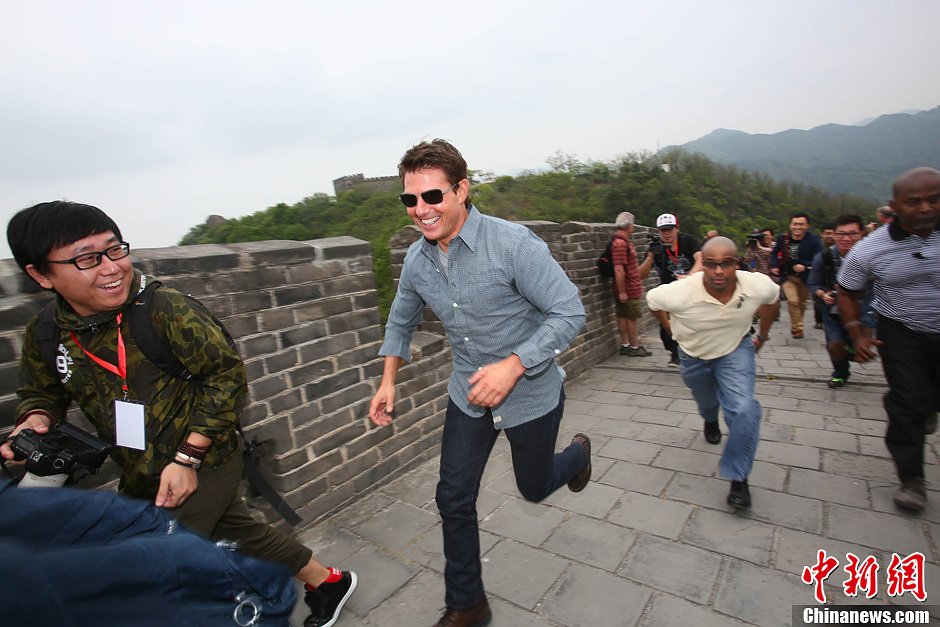 Tom Cruise llega a la Gran Muralla durante su visita para promocionar Oblivion 2