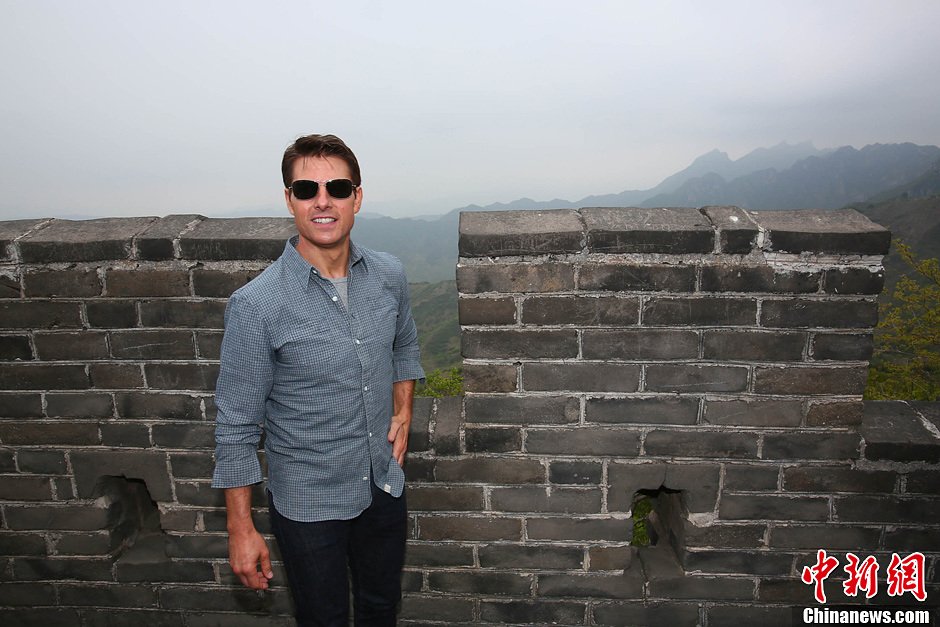 Tom Cruise llega a la Gran Muralla durante su visita para promocionar Oblivion 6