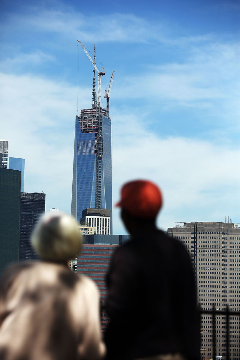 Nuevo edificio de World Trade Center alcanza altura simbólica