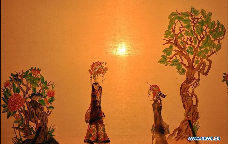 Protegen herencia cultural de teatro de sombras en Gansu 6