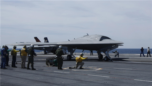 Ejército de EE.UU. lanza avión no tripulado desde un portaaviones