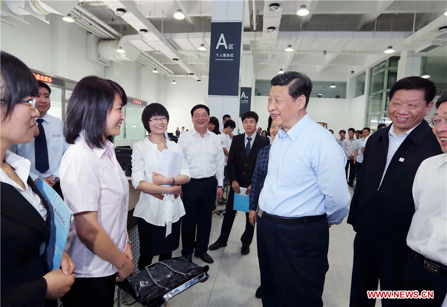 Xi hace énfasis en promover crecimiento económico