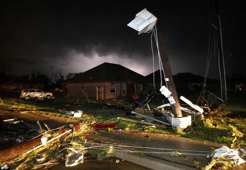Tornados en norte de Texas dejan al menos 6 muertos y 7 desaparecidos