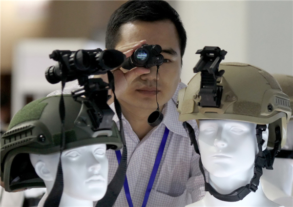Exhiben nueva tecnología policial en Pekín