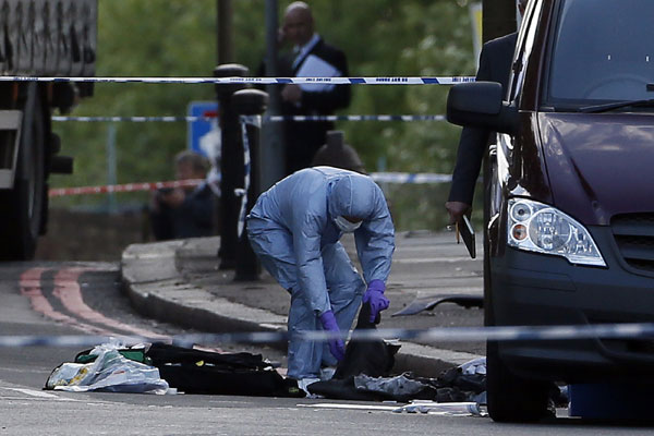 Soldado muere a machetazos en Londres