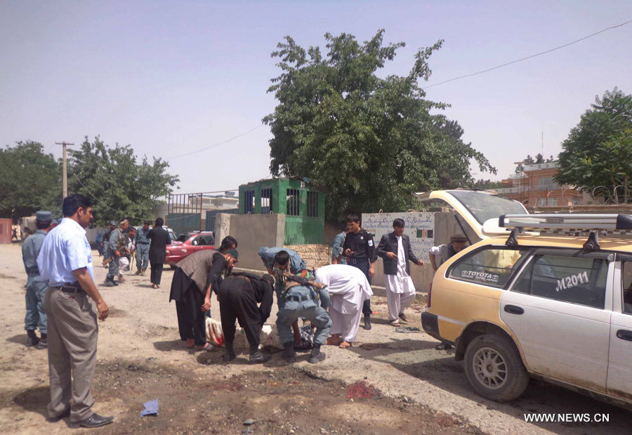 Atentado suicida deja 7 muertos y 16 heridos en este de Afganistán