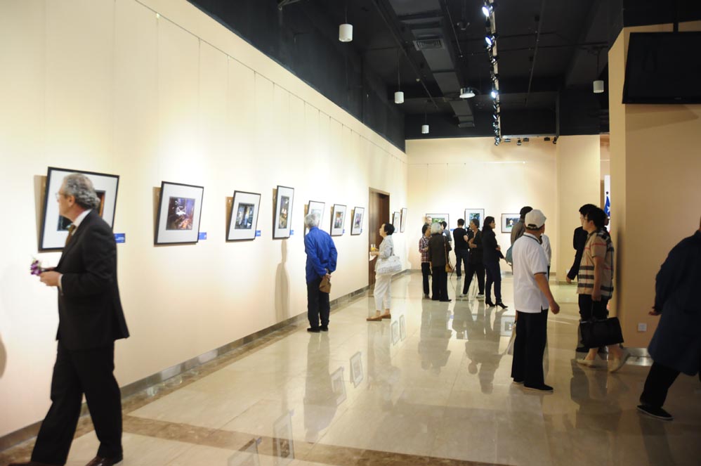 Inauguran exposición fotográfica de Lincoyan Parada en Pekín (6)
