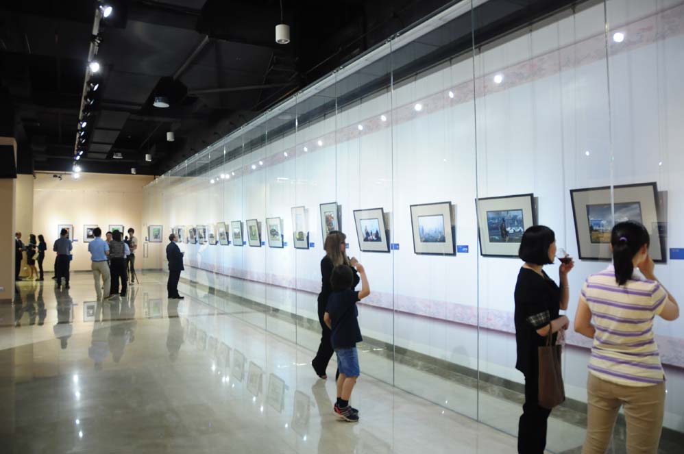 Inauguran exposición fotográfica de Lincoyan Parada en Pekín (5)